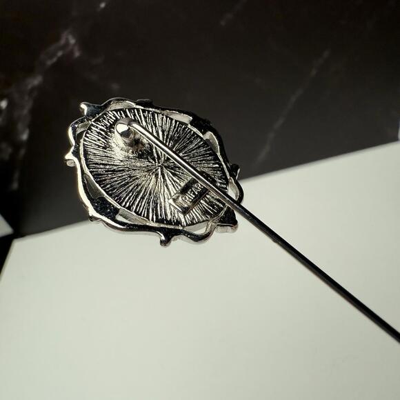 Signed Trifari Blue Cameo Face Of Lady Silver Tone Lapel Stick Pin - Picture 4 of 11